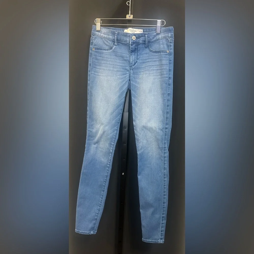 041 - Abercrombie & Fitch Size 2L or‎ 26L